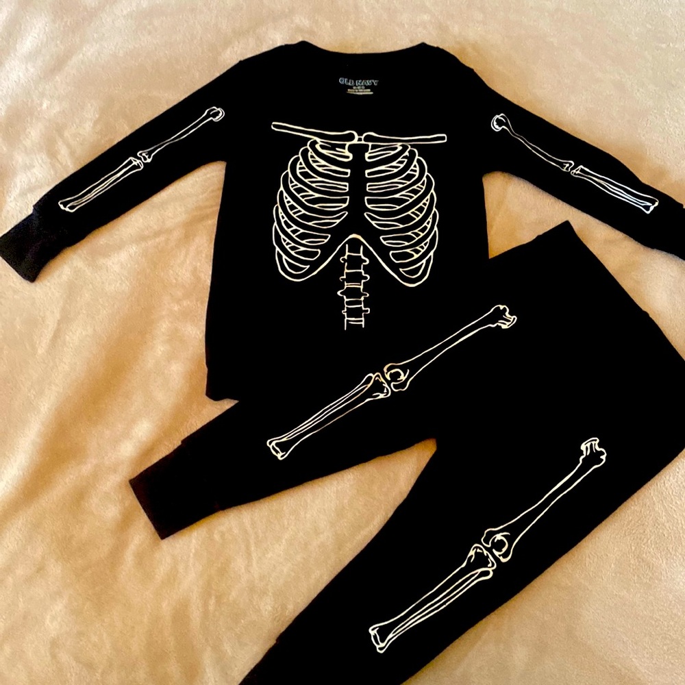 Unisex Old Navy Skelton pjs/outfit 12-18M worn 1X💀🎃
